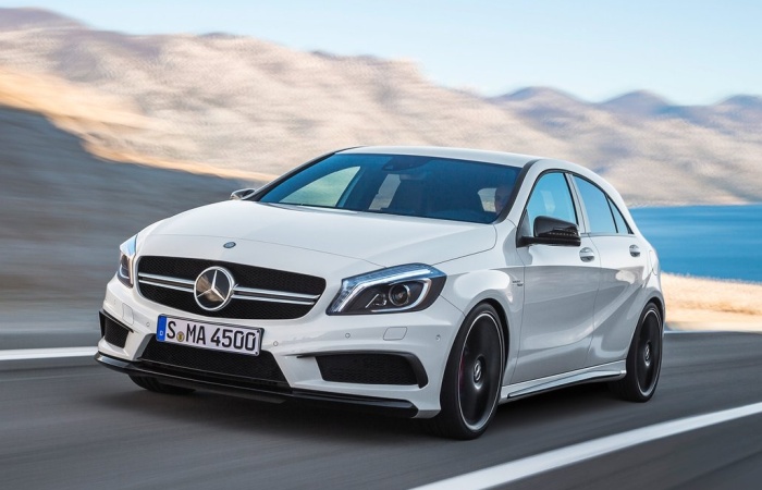 Prestes a ser lançado no Salão de Genebra, em março, o novo Mercedes-Benz Classe A45 AMG acaba de ter suas primeiras fotos reveladas. O hatch, que pode ser...